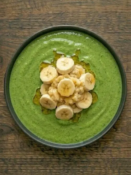 Batido verde de espinacas, plátano y leche