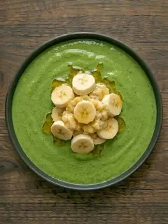 Batido verde de espinacas, plátano y leche