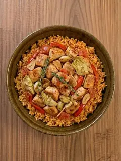 Arroz con pollo y alcachofas