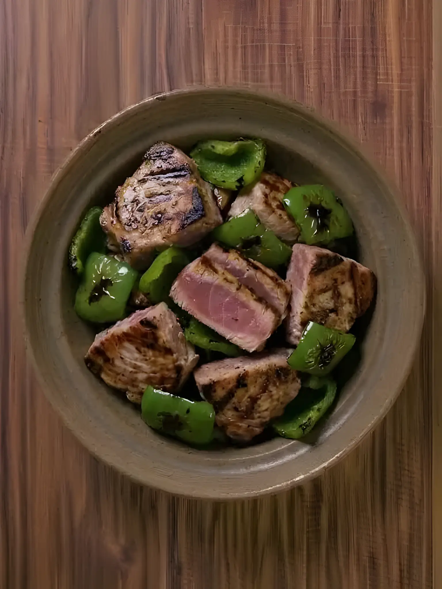 Atún fresco a la plancha con pimiento verde