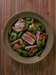 Atún fresco a la plancha con pimiento verde