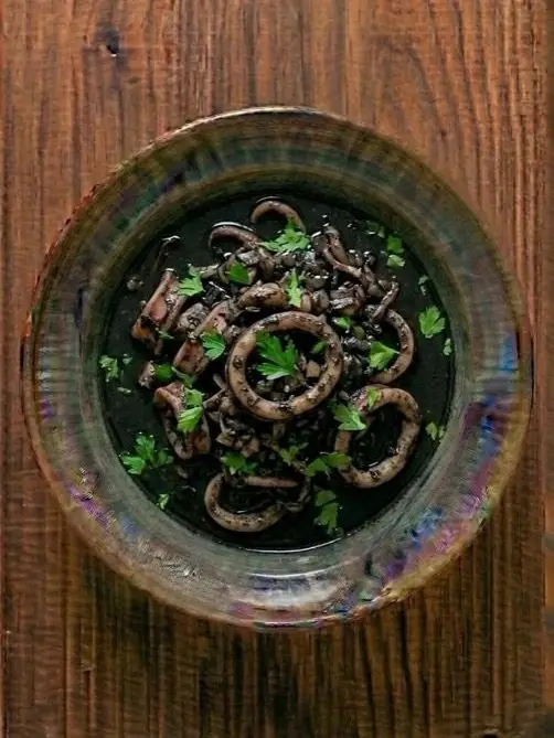 Calamares en su tinta rápida