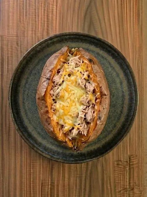 Boniato relleno de atún y queso