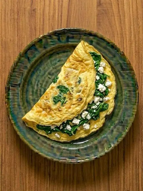 Tortilla de espinacas y queso feta