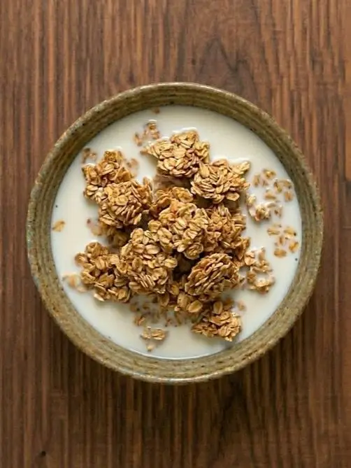 Granola con leche de avena