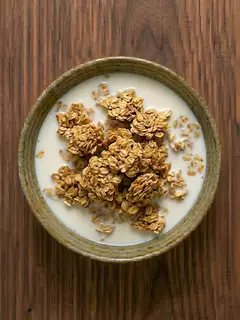 Granola con leche de avena