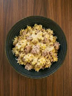 Huevos revueltos con atún y queso
