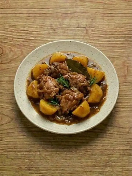 Conejo al Jerez con Patatas
