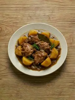 Conejo al Jerez con Patatas