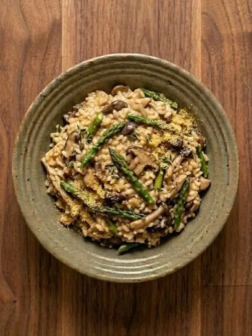 Risotto de Setas y Espárragos Vegano