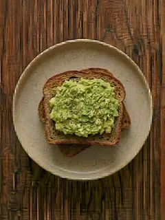 Tostada de centeno con aguacate y semillas de chia