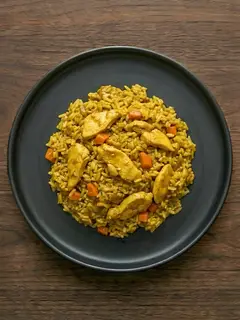 Arroz con pollo al curry y zanahoria