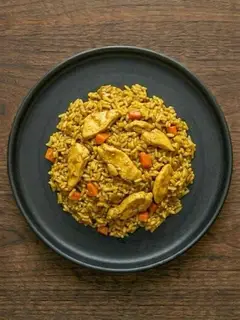 Arroz con pollo al curry y zanahoria