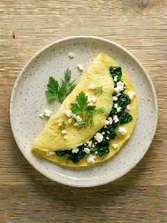 Tortilla francesa con espinacas y queso feta