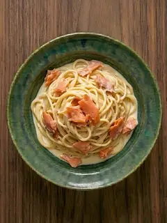 Pasta con salmon ahumado y crema