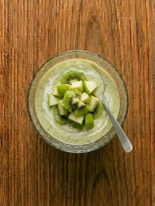 Batido de kiwi y manzana con yogur