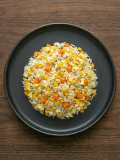 Arroz tres delicias con huevo