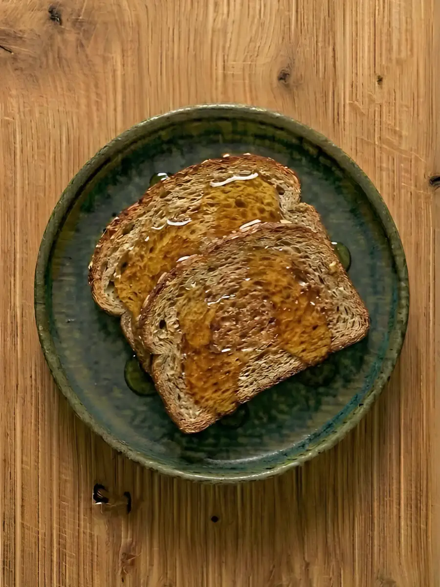 Foto de Tostada de pan integral con miel