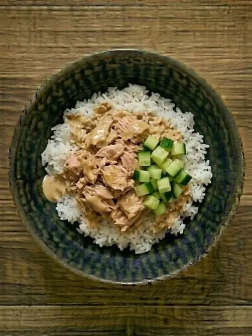 Bowl de arroz con atún y mayonesa de soja