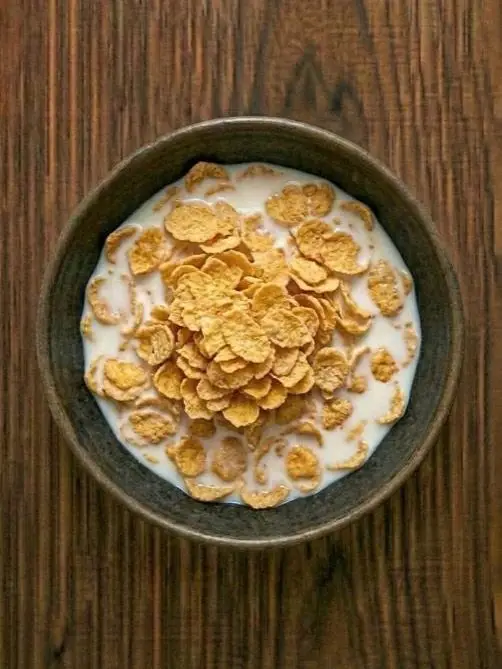 Copos de maíz con leche de almendras