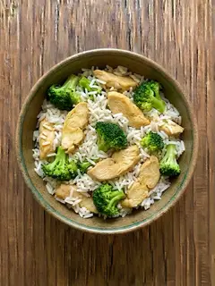 Arroz con pechuga de pollo y brócoli