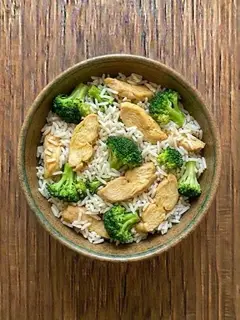 Arroz con pechuga de pollo y brócoli