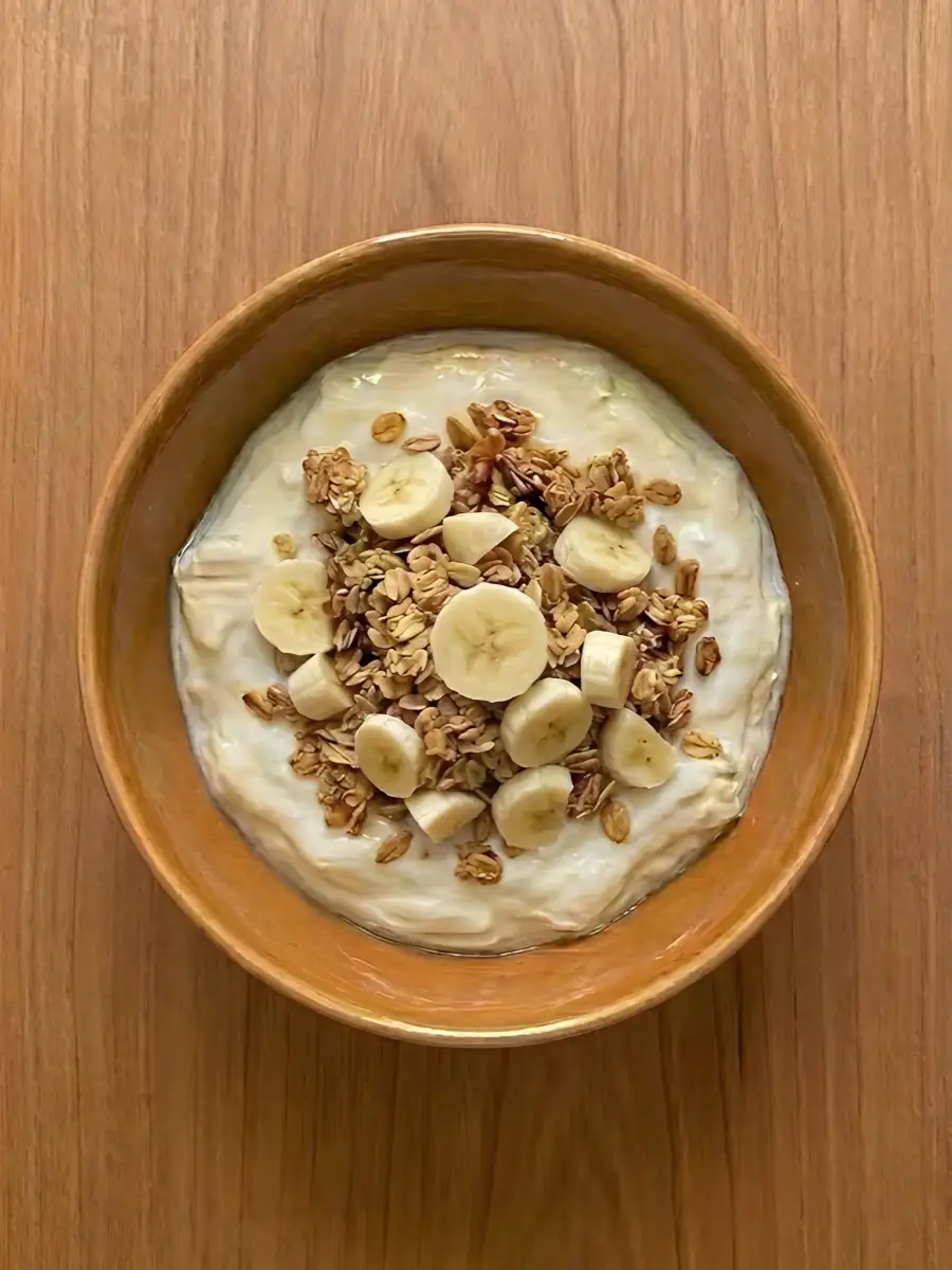 Foto de Yogur natural con granola y plátano