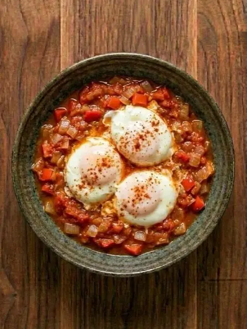 Huevos Escalfados en Salsa de Tomate