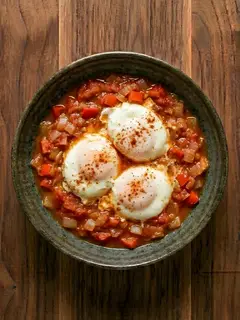 Huevos Escalfados en Salsa de Tomate