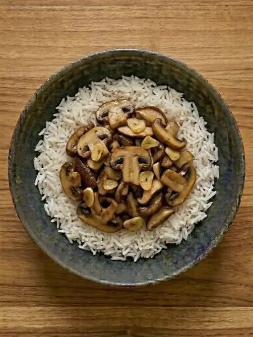 Arroz con champiñones y ajo