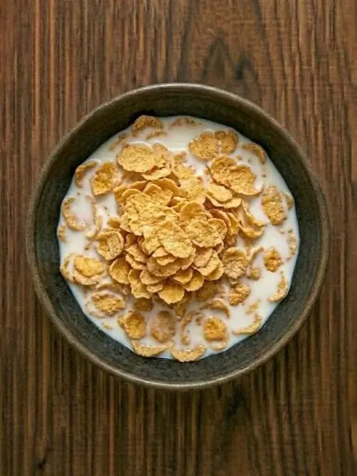 Copos de maíz con leche