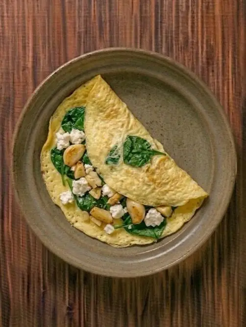 Tortilla de espinacas y queso fresco