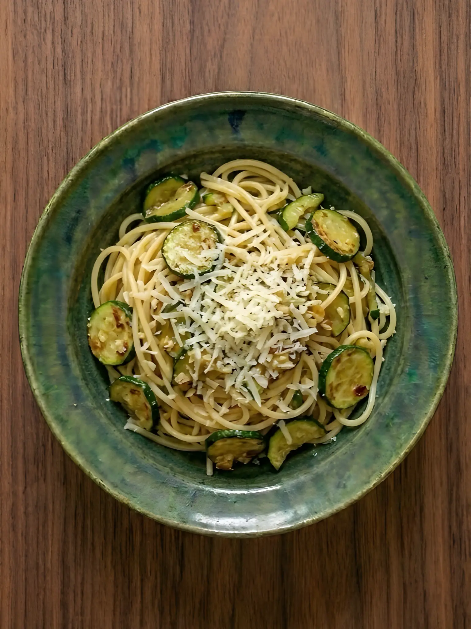 Pasta con calabacín y queso parmesano