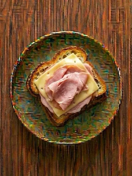 Tostada de pan de cristal con jamón cocido y queso