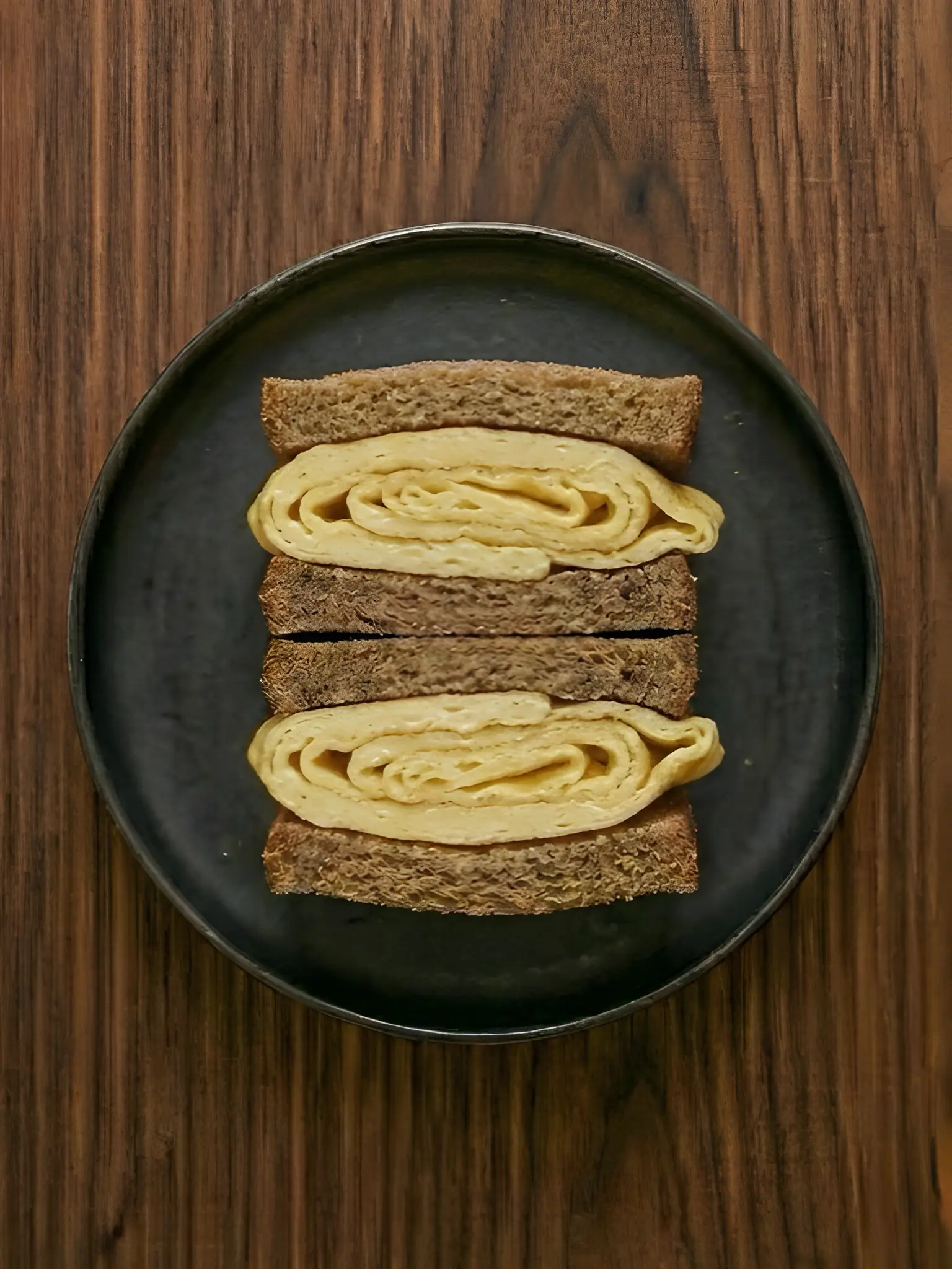 Bocadillo de pan integral con tortilla francesa