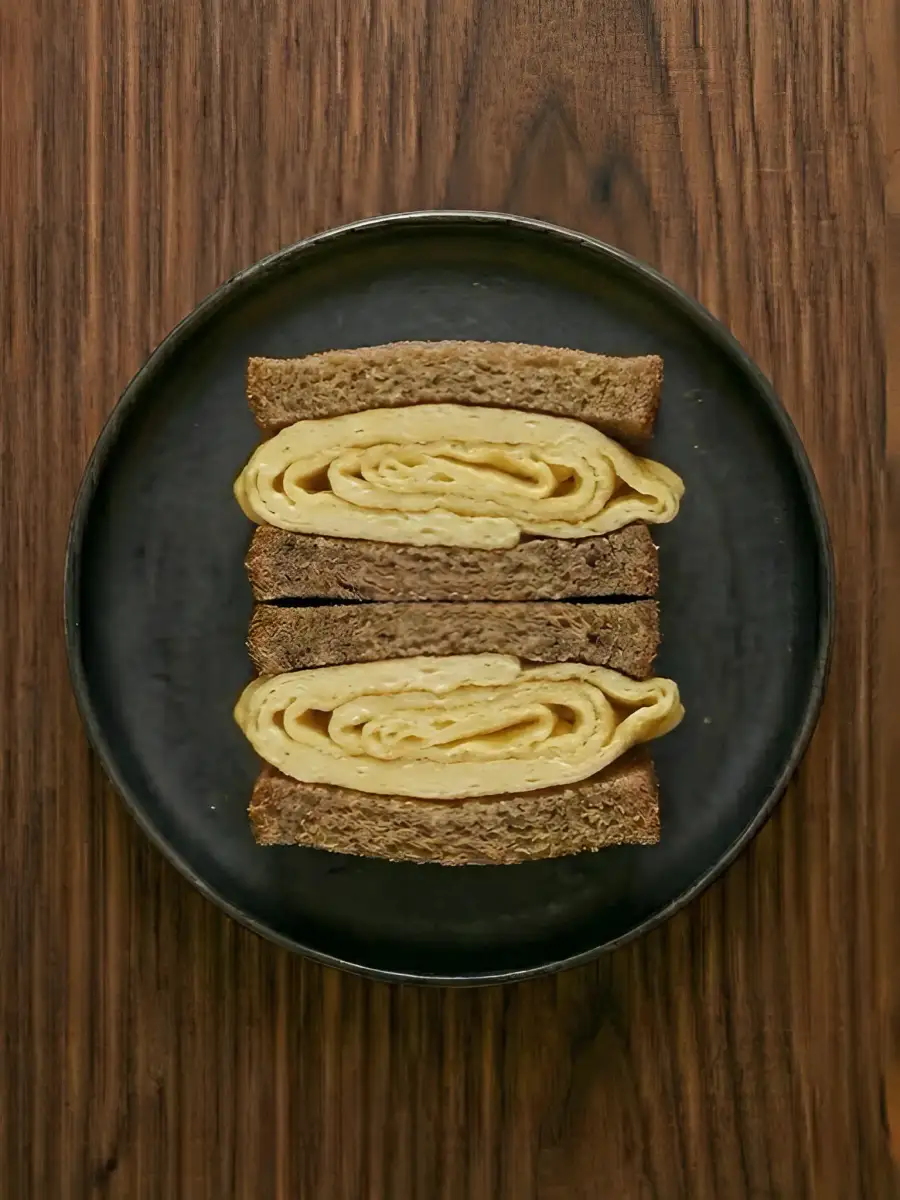 Foto de Bocadillo de pan integral con tortilla francesa