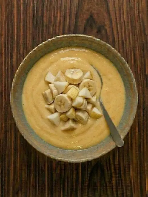 Batido de plátano y pera con leche de avena