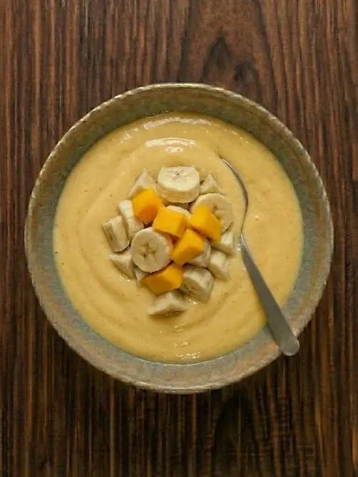 Batido de plátano y mango con leche de avena