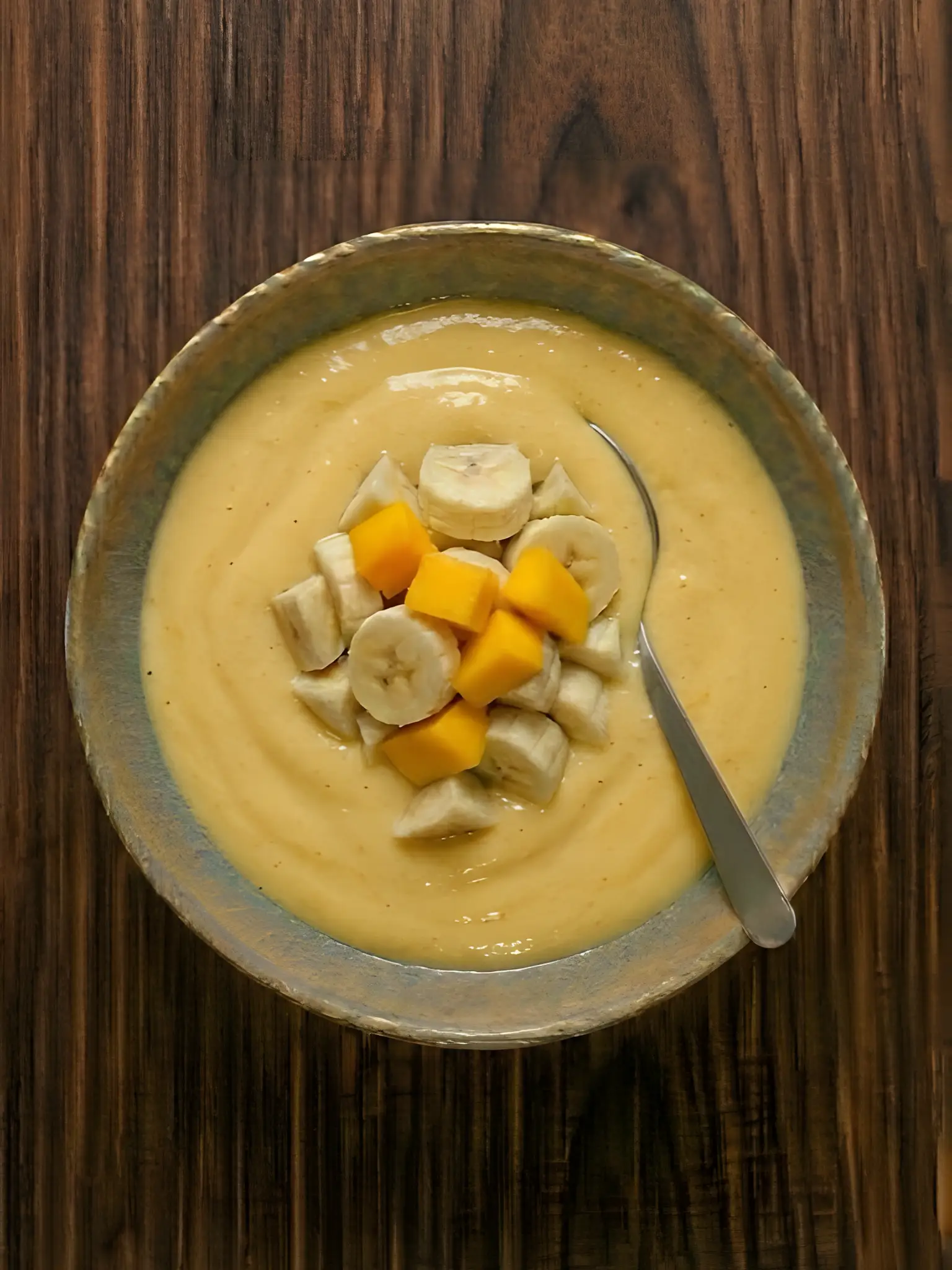 Batido de plátano y mango con leche de avena