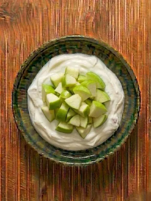 Yogur griego con manzana verde