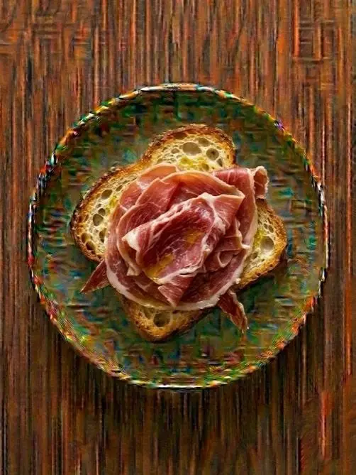 Tostada de pan de cristal con jamón serrano y aceite