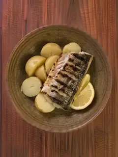 Merluza a la plancha con patata al vapor