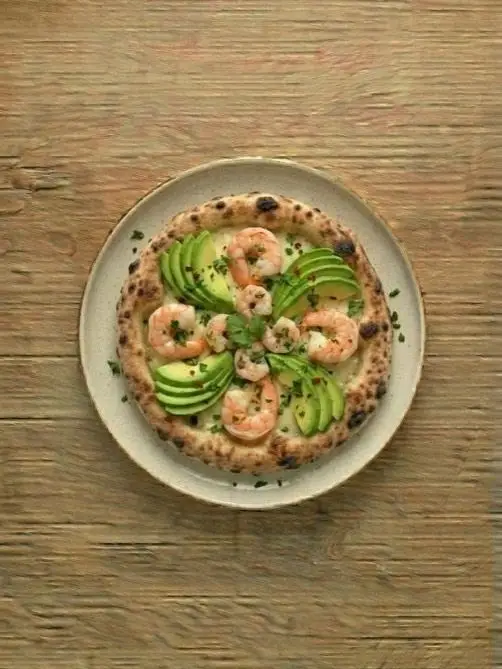 Pizza de Gambas y Aguacate