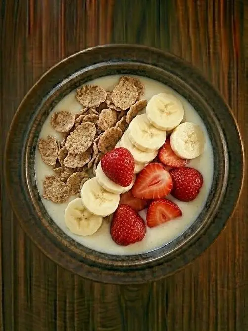 Yogur con cereales y fruta