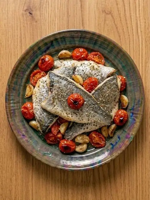 Dorada al horno con tomates cherry