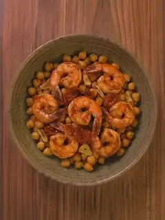 Garbanzos con langostinos