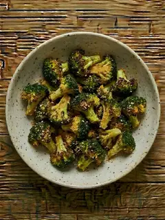 Brócoli crujiente al air fryer con ajo
