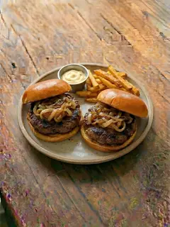 Hamburguesas caseras de ternera con cebolla caramelizada