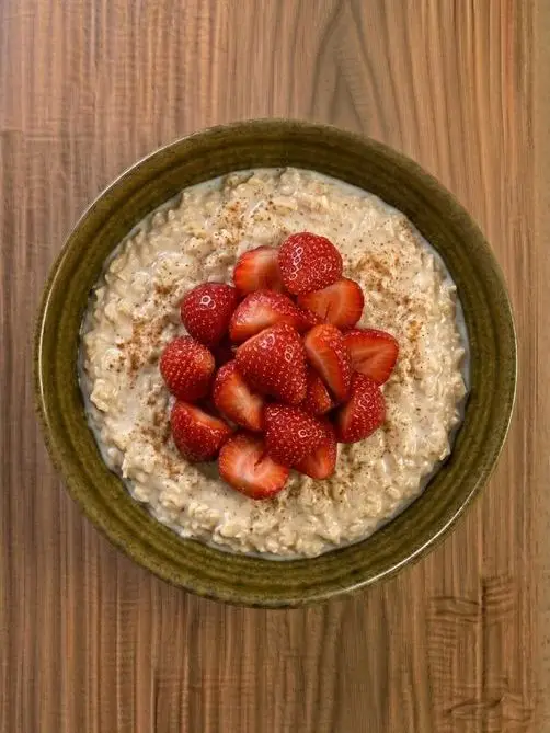 Avena con canela y fresas