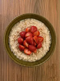 Avena con canela y fresas